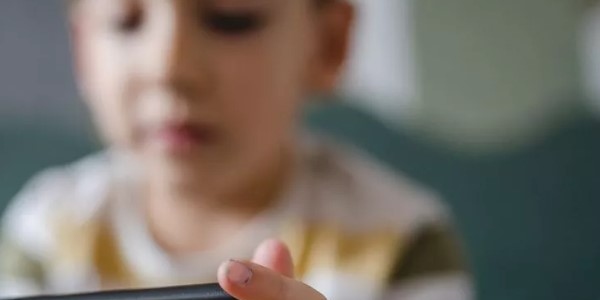  More than half of parents say they regret giving their child a smartphone at young age